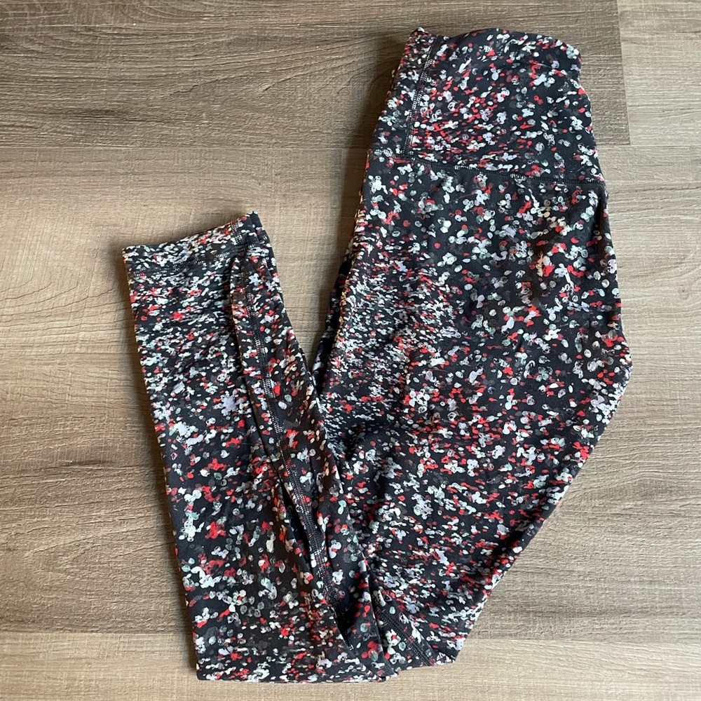 LuluLemon cropped Polkadot pants Size 6